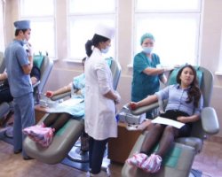 Молодежь призывают сдавать кровь